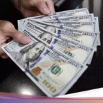 Dolar AS Perkasa Betah di Rp 15.900an