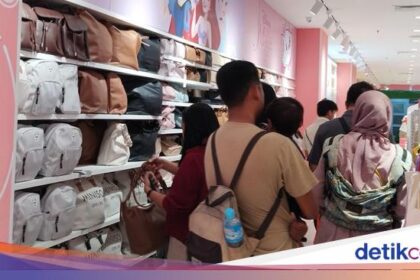 Jual Produk Lucu, Miniso Pink di Transmart Kokas Ramai Pengunjung