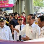 Jokowi Cek Arus Mudik di Stasiun Pasar Senen Bareng Menhub, Begini Kondisinya