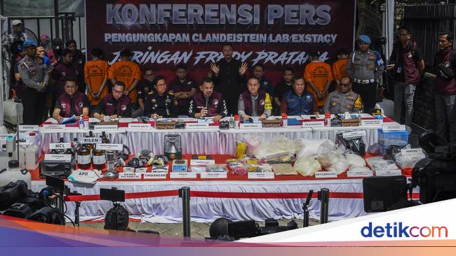 Sosok ‘Guru’ Pembuat Ekstasi Pabrik Fredy Pratama Diburu Polisi