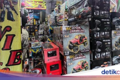 Mainan Asal China Masih Banjiri Pasar Gembrong, Pedagang Bilang Gini