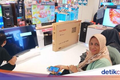 Senangnya Pelanggan Dapat Diskon Gede saat Beli TV di Transmart Beefy Day Sale