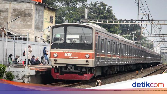 Hari Pertama Kerja, 900 Ribu Orang Diramal Naik KRL Jabodetabek – FBS Forex Bitcoin Stock