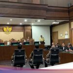 Forexbitcoinstock.com: Sekjen Kementan Nonaktif Kasdi Subagyono Dituntut 6 Tahun Penjara