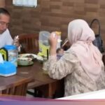 Forexbitcoinstock.com: Jokowi Unggah Kegiatan Pertama Setelah Purnatugas, Makan Sate Bareng Iriana