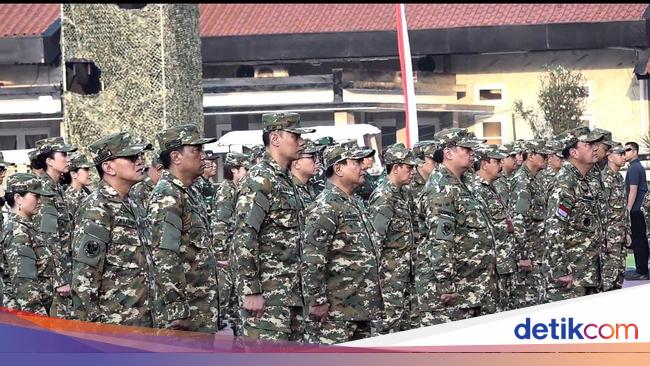 Forexbitcoinstock.com: Momen Prabowo Sikap Sempurna di Barisan Terdepan Saat Retreat di Magelang