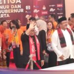 Forexbitcoinstock.com: Berjaket Oranye, Geisz Chalifah Hadir di Barisan Pendukung Pramono-Rano