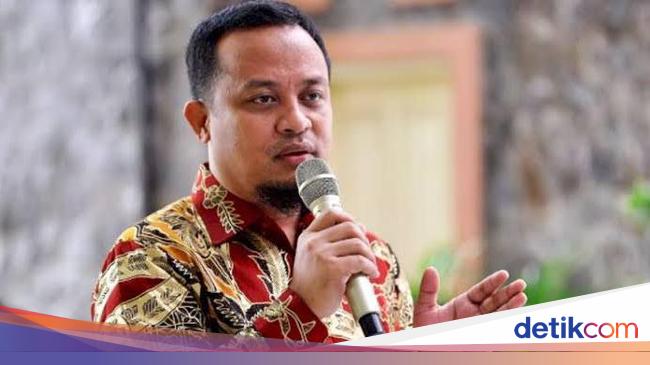 Forexbitcoinstock.com: Cagub Sulsel Andi Sudirman Nyoblos di Pilgub DKI Jakarta