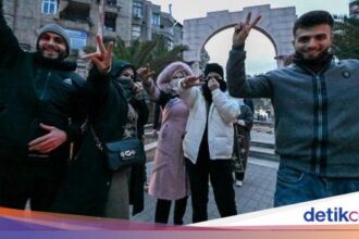 Forexbitcoinstock.com: Pemerintahan 24 Tahun Presiden Assad Berakhir, Warga Suriah Berpesta