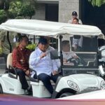 Forexbitcoinstock.com: Saat Prabowo Keliling Istana Naik Buggy Automobile Disopiri Mayor Teddy