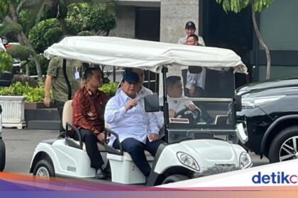 Forexbitcoinstock.com: Saat Prabowo Keliling Istana Naik Buggy Automobile Disopiri Mayor Teddy