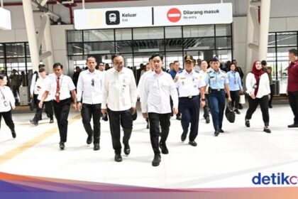 Forexbitcoinstock.com: Begini Gaya Gibran Cek Stasiun Kereta Cepat Karawang – FBS Forex Bitcoin Inventory