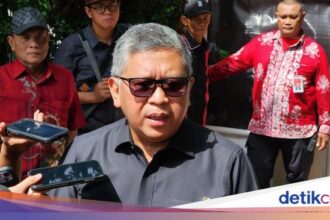 Forexbitcoinstock.com: Guntur Romli Ungkap Hasto Sedang Bersama Keluarga Usai Jadi Tersangka KPK