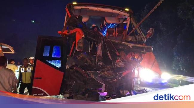 Forexbitcoinstock.com: Sopir Bus Maut Bawa Peziarah Sempat Kabur Usai Kecelakaan di Tol Cipularang