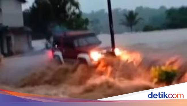 Forexbitcoinstock.com: Sukabumi Banjir Bandang: Rumah Terendam hingga Mobil Hanyut