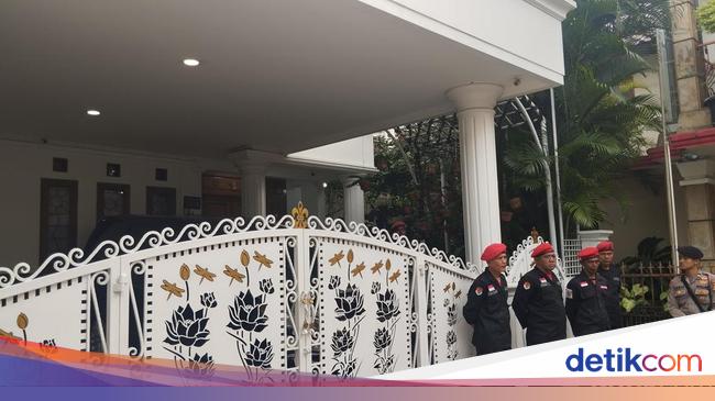 Forexbitcoinstock.com: Situasi Terkini Rumah Hasto yang Digeledah KPK, Satgas PDIP Berjaga