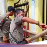 Forexbitcoinstock.com: Duduk Perkara Gerbang SD di Depok Dipalang ‘Discontinuance Kegiatan Sekolah’