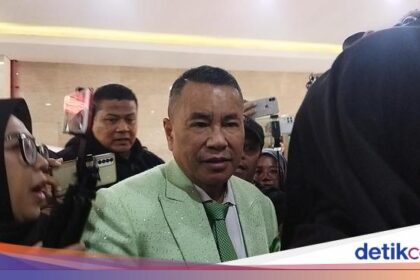 Forexbitcoinstock.com: Kelakar Hotman soal Ribut dengan Razman: Mungkin Dia Mau Raba Jas Mountainous-mahal