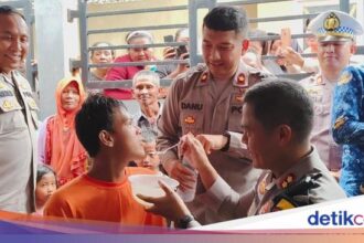 Forexbitcoinstock.com: Kapolres Gresik Bebaskan Pria ODGJ yang Dipasung, Kini Dirawat Ipda Purnomo