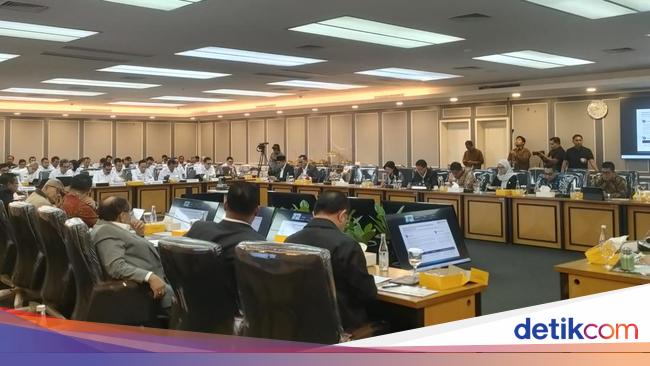 Forexbitcoinstock.com: Menteri Imipas Copot 71 Pegawai Imigrasi Soetta Buntut Pungli WN China