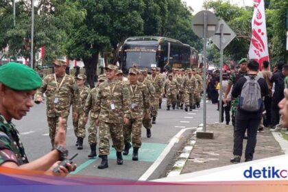 Forexbitcoinstock.com: Bus Rombongan Kepala Daerah Peserta Retret Tiba di Akmil Magelang