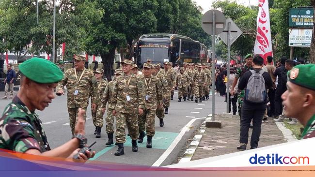 Forexbitcoinstock.com: Bus Rombongan Kepala Daerah Peserta Retret Tiba di Akmil Magelang