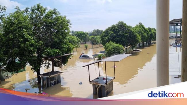 Forexbitcoinstock.com: Mobil Terendam Banjir di Mal Mega Bekasi, Pemilik Tahu dari Video Viral