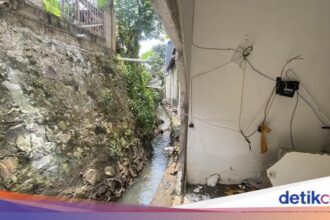 Forexbitcoinstock.com: Rumah Warga Jebol Akibat Banjir, Wawalkot Depok: Temboknya Jadi Pembatas Kali