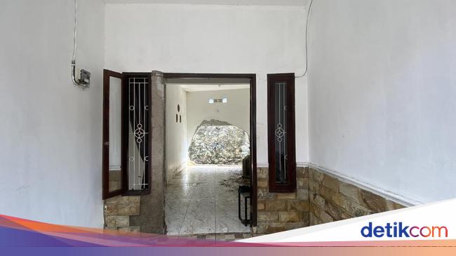 Forexbitcoinstock.com: Detik-detik Rumah Warga Depok Jebol Akibat Banjir, Pemilik Dengar Ledakan