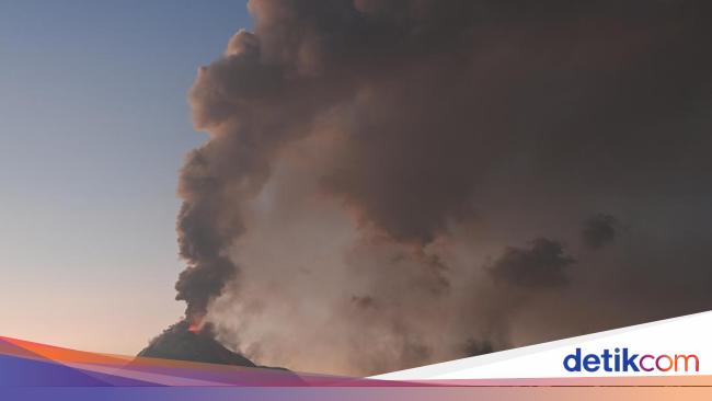 Forexbitcoinstock.com: Gunung Lewotobi Laki-laki Erupsi 2 Kali, Tinggi Kolom Abu Capai 900 Meter