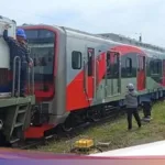 Forexbitcoinstock.com: KRL Jabodetabek Buatan INKA Dibawa ke Solo untuk Uji Coba